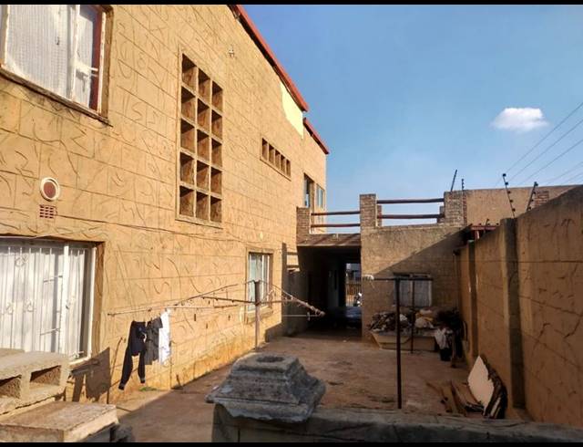 4 BEDROOM HOUSE FOR SALE IN LENASIA SOUTH